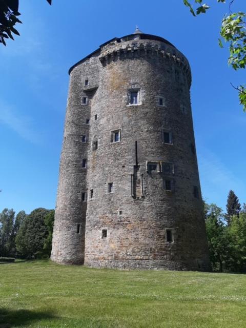 Ferienwohnung L'Etape De La Tour Grand-Fougeray Exterior foto